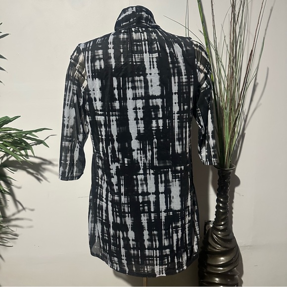 Black and White Tie-Dye Cardigan - Picture 2 of 3